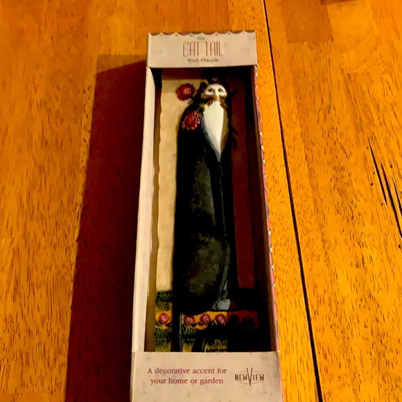 The cat tail - Picture 1 of 2